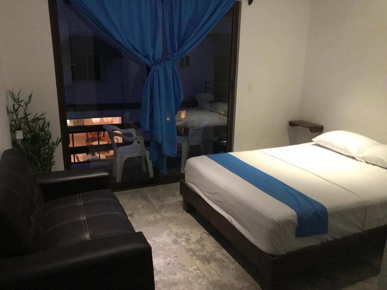 Hotel Blue Reef Frente Al Mar Махахуал Екстериор снимка